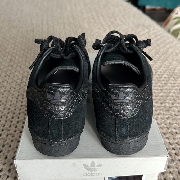 Custom Adidas - Picture 3 of 5